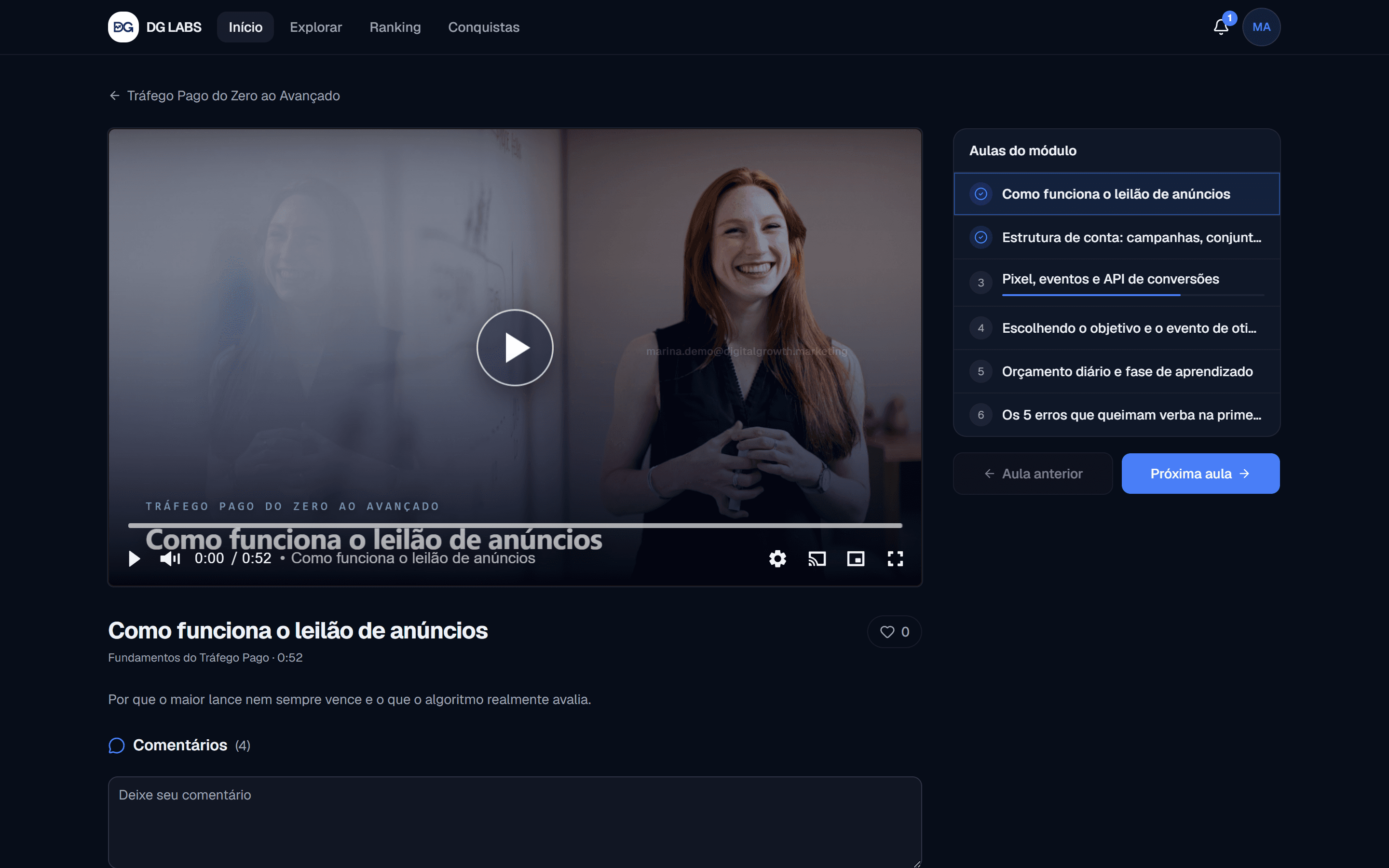 Aula em reprodução no player da DG LABS, com a professora no vídeo e a marca d'água do aluno